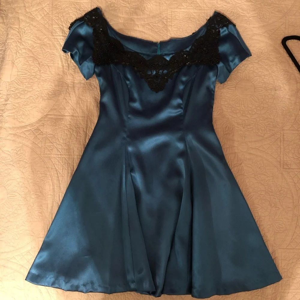 Formal Green Dress with Black Beaded Collar - Picture 3 of 7